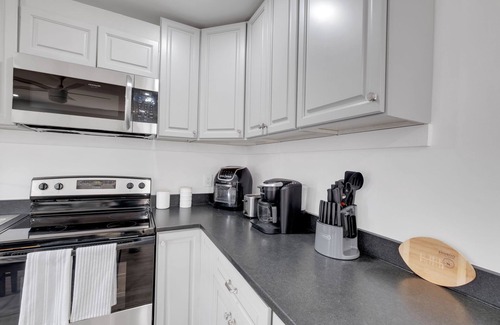 South Nashville House | Stylish Nashville Getaway with Free Parking