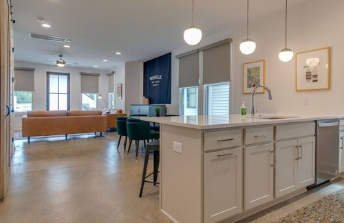 Greenwood House | Stylish Nashville Retreat with Garage