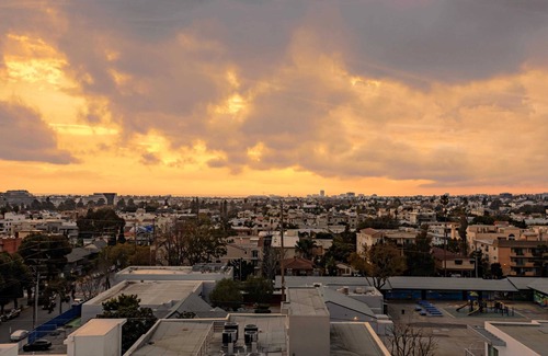 West Los Angeles Apartment | Stylish Near UCLA Coliving Suite w In unit W&D