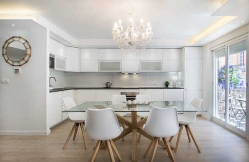 Alicante City Centre Apartment | Stylish *NEW* Apartment in Alicante w/4 bedrooms