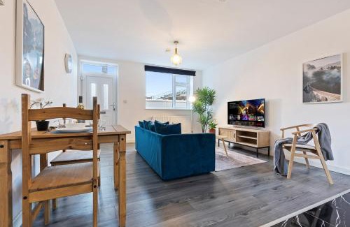 Cradley Heath Apartment | Stylish New Apartment - Free Wifi & Netflix - Parking 3MH