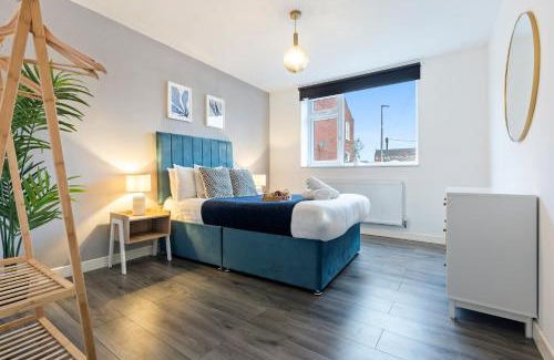 Cradley Heath Apartment | Stylish New Apartment - Free Wifi & Netflix - Parking 3MH