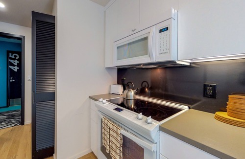 Uptown Condo | Stylish New Condo in Trendy NW District - Walk to Swankiest Spots