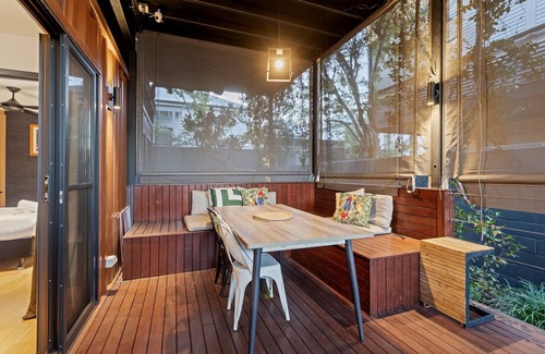 New Farm Apartment | Stylish New Farm Apartment with Courtyard