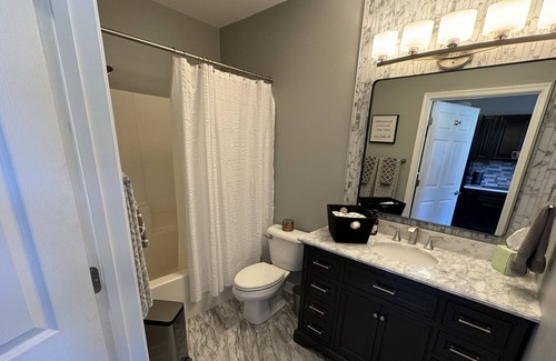 Smith Mountain Lake Condo | Stylish new studio on SML Mariners