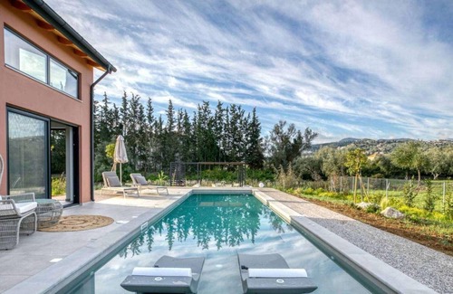 Lygia Villa | Stylish new villa close to shops, tavernas, beach