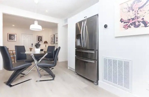 Allapattah House | Stylish, Newly Renovated 2 bedroom house
