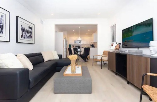 Allapattah House | Stylish, Newly Renovated 2 bedroom house