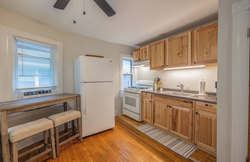 Neighborhood of the Arts Apartment | Stylish NOTA Apartment Queen+ Sofa-Bed & Parking