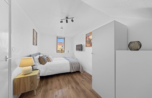 Telegraph Hill House | Stylish Nunhead Flat with Private Balcony
