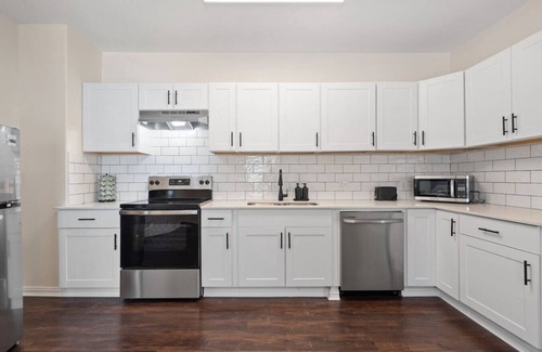 Old East Dallas Apartment | Stylish Oasis in Dallas w/Free Parking|Ping-Pong
