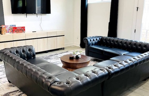 MLK Apartment | Stylish Oasis - Near City Center - Mins 2 Downtown