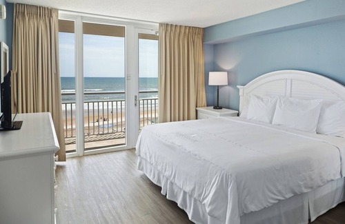 Ormond Beach Resort | Stylish Ocean View 1BR Condo w/Resort Pool, Kitchen, & Easy Beach Walk Access