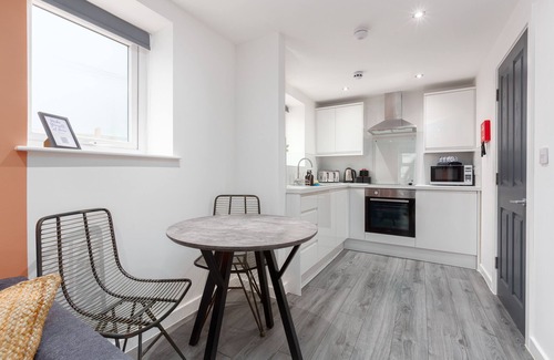 North Shore Apartment | Stylish One Bed Apartment, Close to the beach, Central location