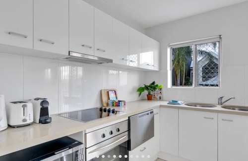 Milton Apartment | Stylish one bedroom flat in the Paddington, Brisbane. Five minutes to the city.