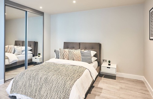 Bracknell Apartment | Stylish One Bedroom Apartments with Free Parking