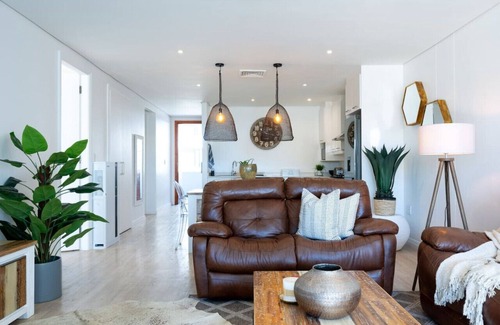 Umhlanga Apartment | Stylish Penthouse Beacon Rock 321