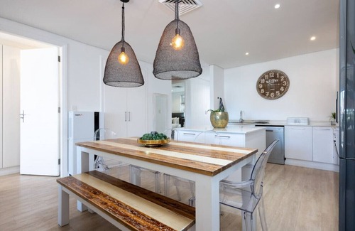 Umhlanga Apartment | Stylish Penthouse Beacon Rock 321