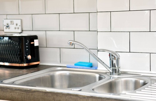 Cardiff City Centre Apartment | Stylish Penthouse Retreat with Private Terrace | Pass the Keys