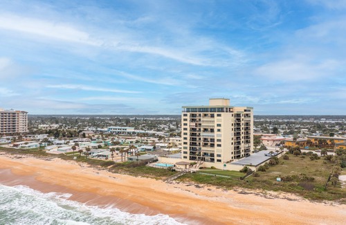 Glenwood Condo | Stylish Penthouse Retreat-Oceanfront Access + Peaceful River Sunset Views