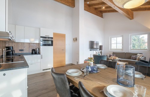 Walchen Apartment | Stylish penthouse with shared sauna and lift
