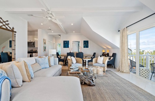 Nassau Condo | Stylish Penthouse with Ocean Views and Beach Access