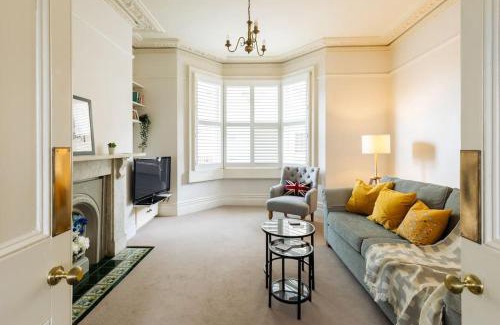 Upper Town Apartment | Stylish period maisonette flat in centre of Bath