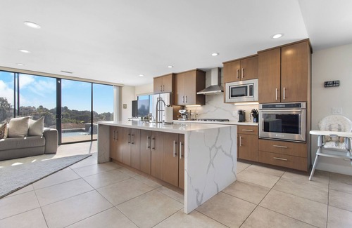 Eastlake House | Stylish Pool & Stunning Views