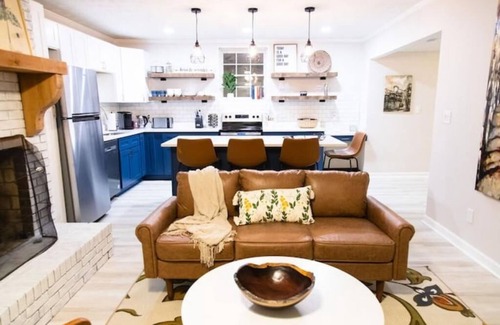 Sharpsburg Apartment | Stylish Private 1 BR Apartment for Travel Professionals-Extended Stays Welcomed!