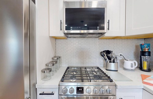 Burbank Cottage | Stylish & Private ADU - Patio w/Sitting+ BBQ