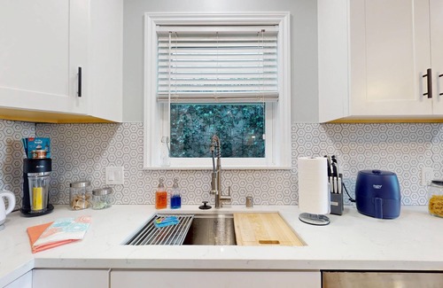 Burbank Cottage | Stylish & Private ADU - Patio w/Sitting+ BBQ