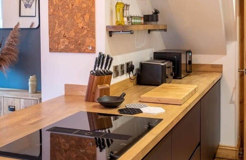 Norwich Apartment | Stylish Quayside Apartment with River View