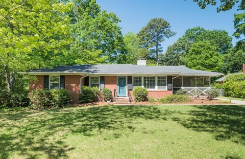 Cary House | Stylish Ranch- walkable to downtown Cary