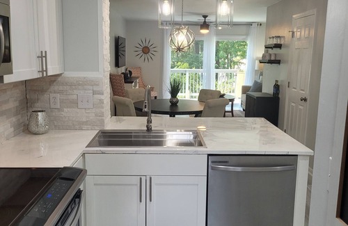 North Charleston House | Stylish Remodeled Townhouse