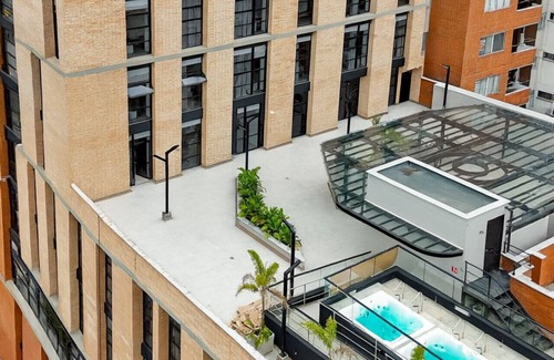 San Diego Apartment | Stylish Remote Hub – 2BR w/Cowork & Jacuzzi