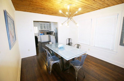 Highlands - Perkins House | Stylish Renovated House + 2 studio apartments! (5 br/4 bath) Sleeps 12!