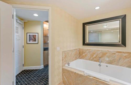 Las Vegas Apartment | Stylish Renovated Studio at Trump Tower