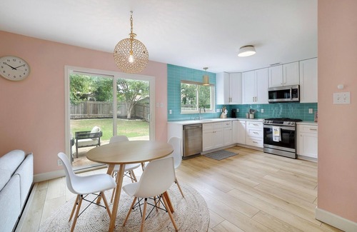 Wells Branch House | Stylish Retreat 10 Min to Domain/Q2 Gym &Games
