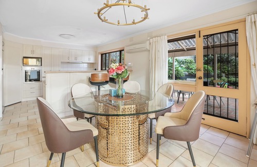 Wheelers Hill House | Stylish Retreat at Wheelers Hill 5BRM
