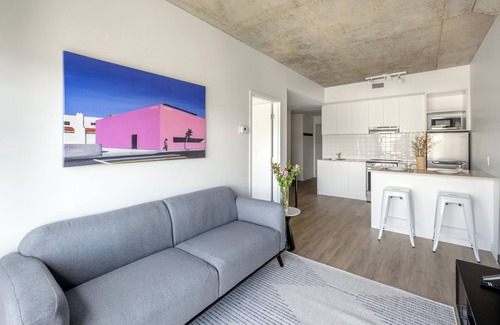 Downtown Montreal Apartment | Stylish Retreat in Central Montreal