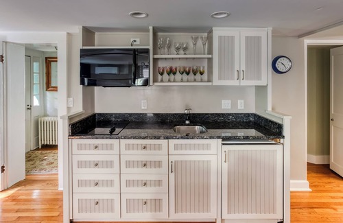 Egremont House | Stylish Retreat; Pool & Hot Tub By:Evergreen Home