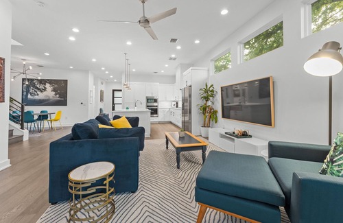 Montopolis House | Stylish Retreat w/Cowboy Pool Jacuzzi Sauna