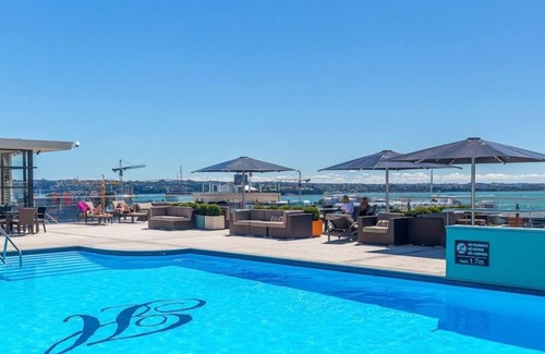 Auckland Central Business District Apartment | Stylish Retreat with city views in Auckland CBD