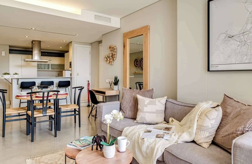 Victoria and Alfred Waterfront Apartment | Stylish Retreat with Marina Views at Juliette 307