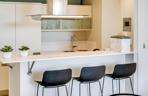 Victoria and Alfred Waterfront Apartment | Stylish Retreat with Marina Views at Juliette 307