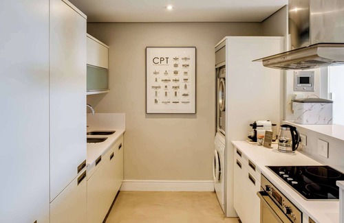 Victoria and Alfred Waterfront Apartment | Stylish Retreat with Marina Views at Juliette 307