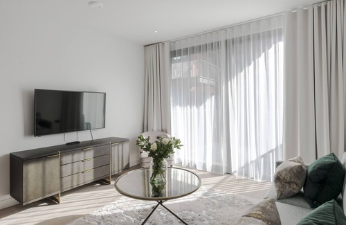Vauxhall Apartment | Stylish Riverfront Apartment