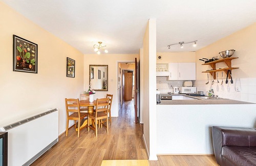 Island Gardens Apartment | ​Stylish Riverside Flat Near Canary Wharf