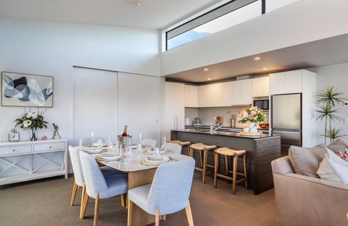 Taupo Apartment | Stylish Riverside Retreat w/Spa