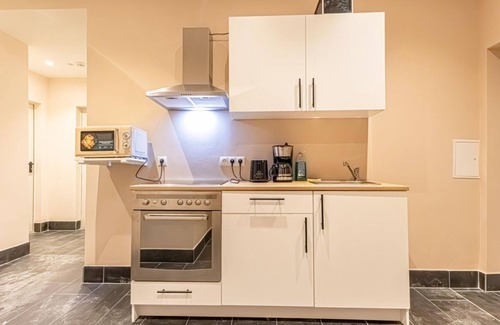 Neulerchenfeld Apartment | Stylish Room, 6-Minutes to Wiener Stadthalle